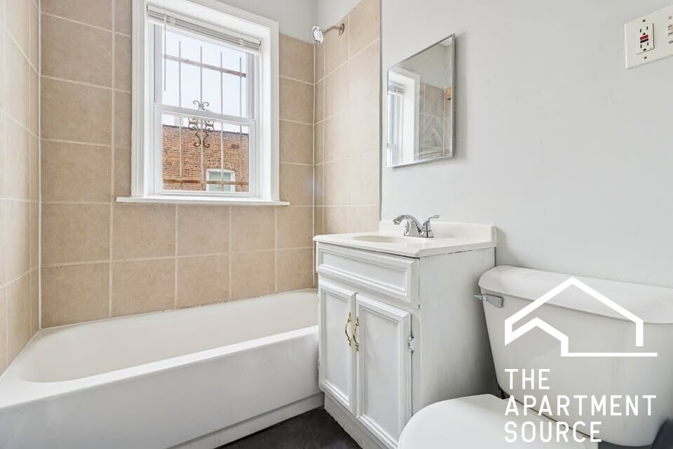 Building Photo - 6226 S Western Ave