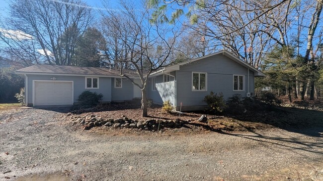 Building Photo - 10 Sherwood Ave