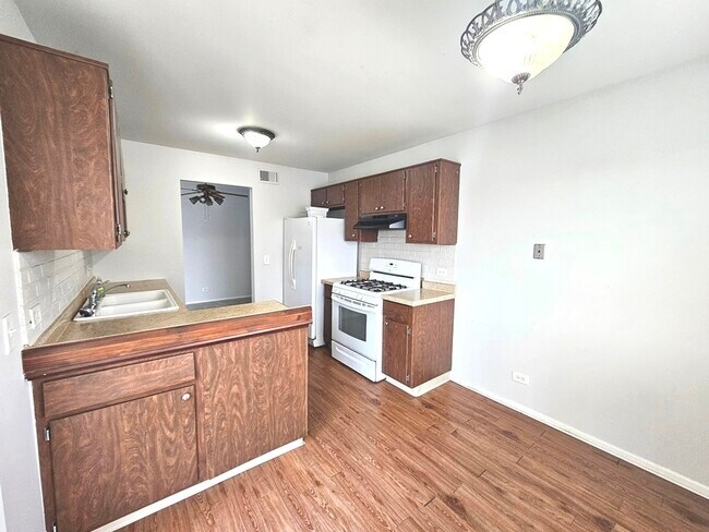 Building Photo - 573 Greystone Ln