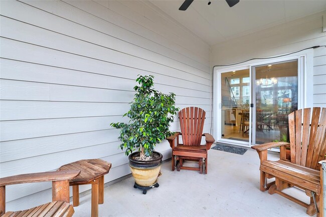 Building Photo - 9720 Evening Canopy Dr