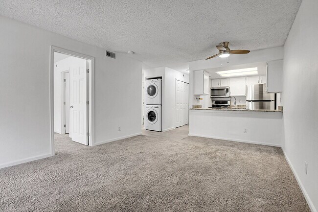 Building Photo - $1,195.95, 1-bed, 1-bath floor-level condo located in Aurora.