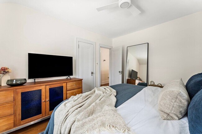 Building Photo - Fully Furnished Luxury Home – Just 3 Block...