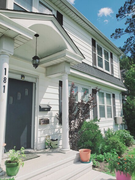 Building Photo - 181 Strawberry Hill Ave