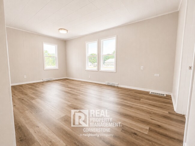 Building Photo - 8620 Portage Rd