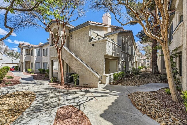 Building Photo - 3103 Key Largo Dr