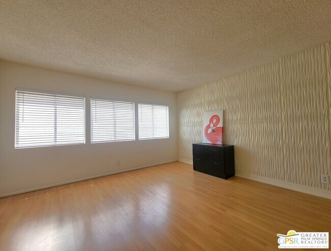 Building Photo - 277 E Alejo Rd