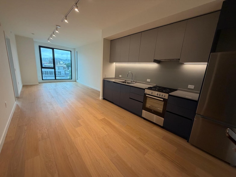 Building Photo - 395 6th St