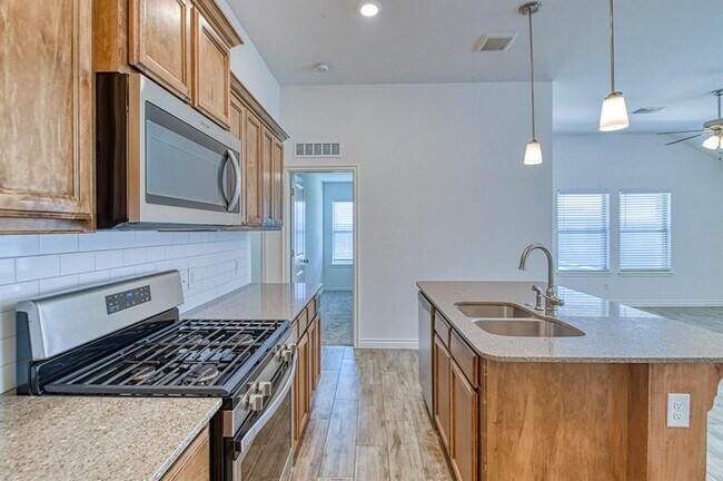 Building Photo - 15712 Bennett Dr