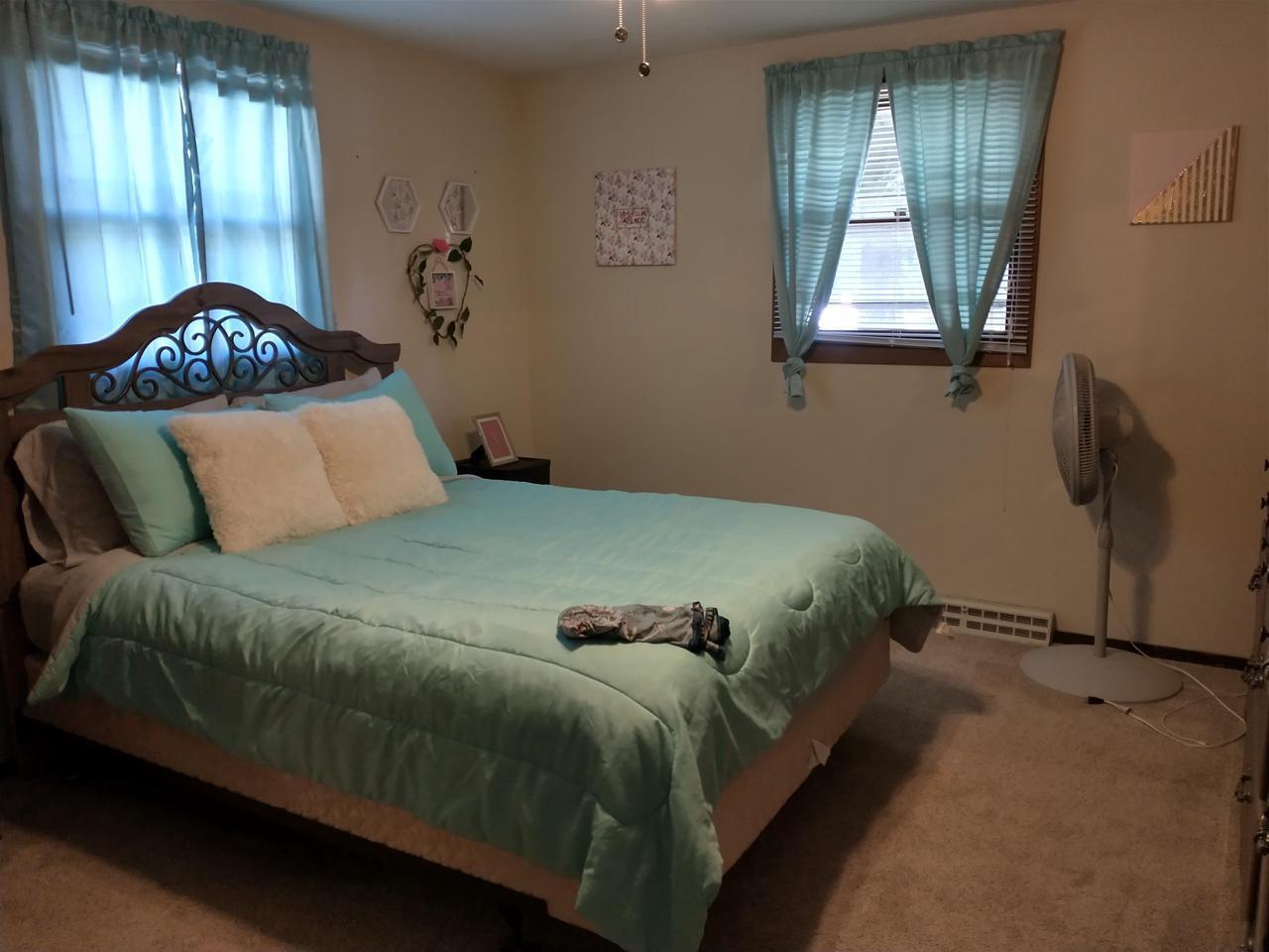 Building Photo - 210 Deschane Pl