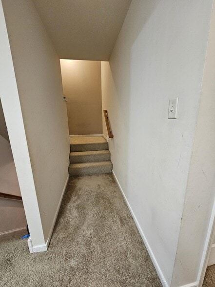 Building Photo - 1300 Lomond Dr