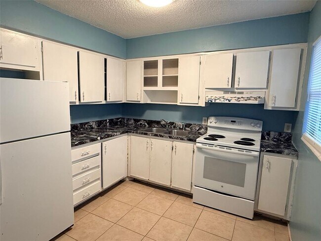 Building Photo - 2409 13th St W