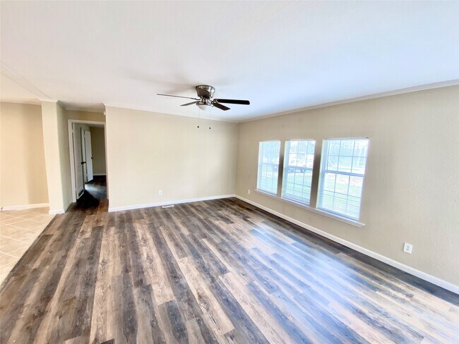 Building Photo - 11720 W Small Oaks Ln