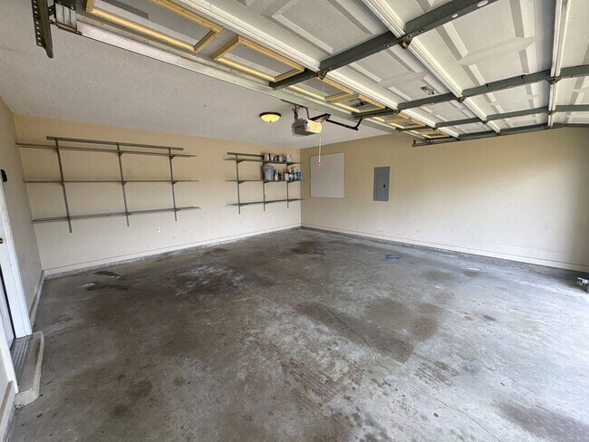 Building Photo - Beautiful 3 Bedroom 2 full bathroom home in Collierville