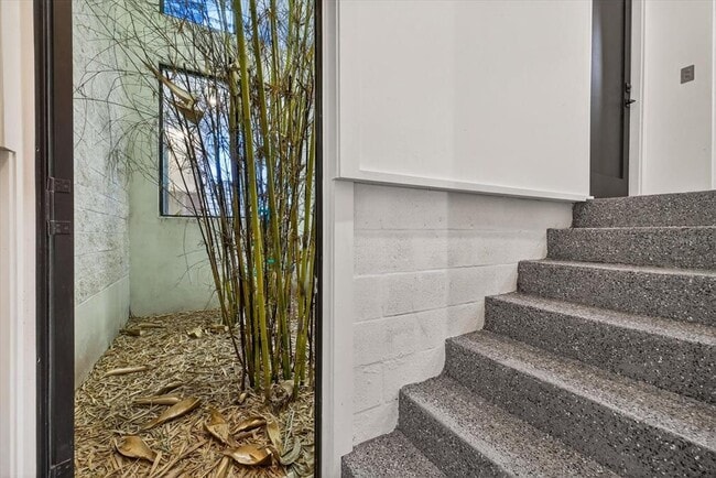 Building Photo - 94 W Davis Blvd