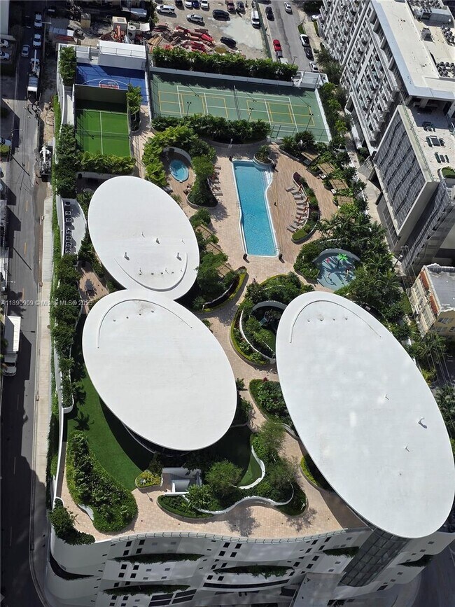 Building Photo - 700 NE 24th St