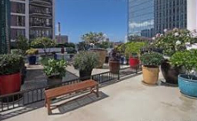 Building Photo - Harbor Square, Makai Building, 1 bedroom, ...
