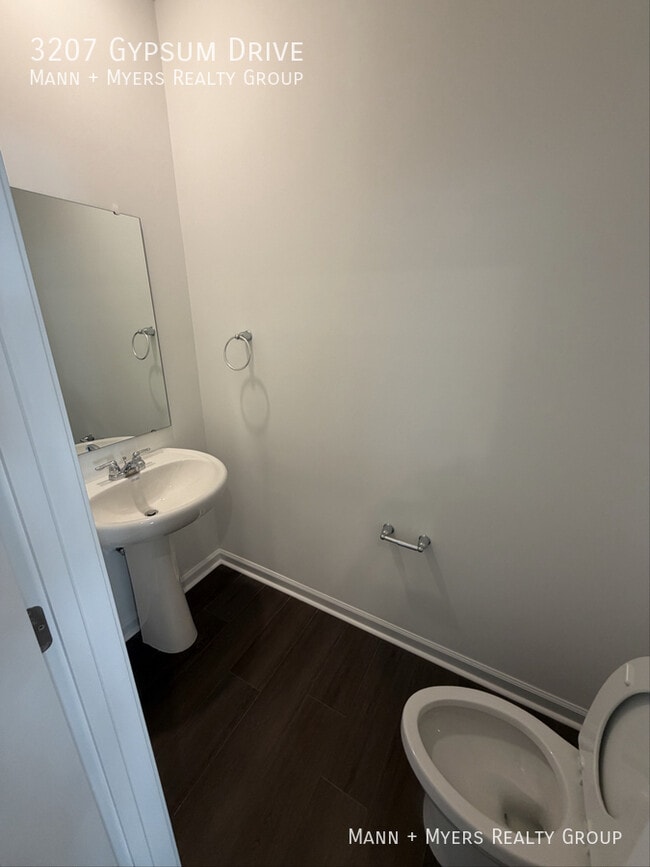 Building Photo - 3207 Gypsum Dr