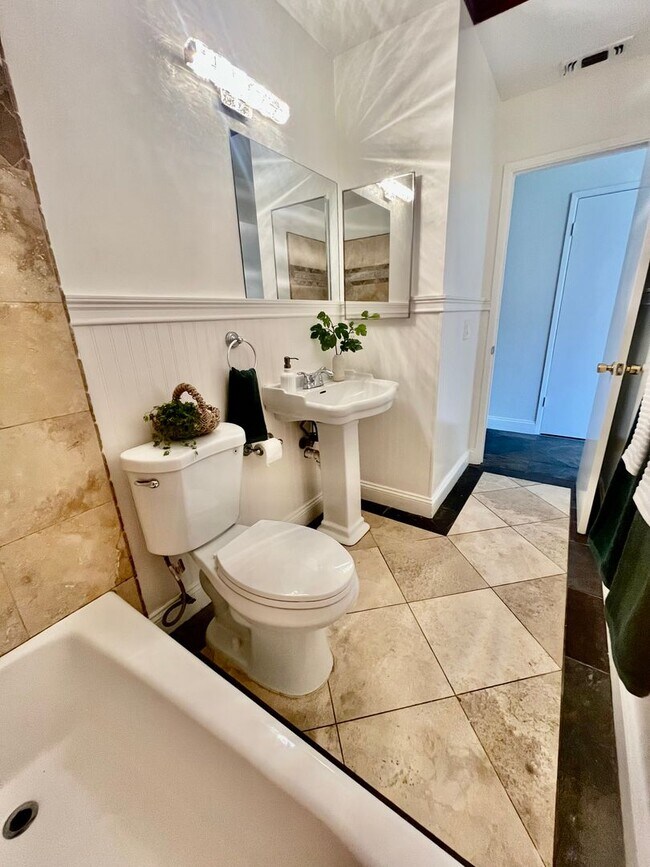 Building Photo - Remodeled 3 Bedroom Home for Rent in Rocklin