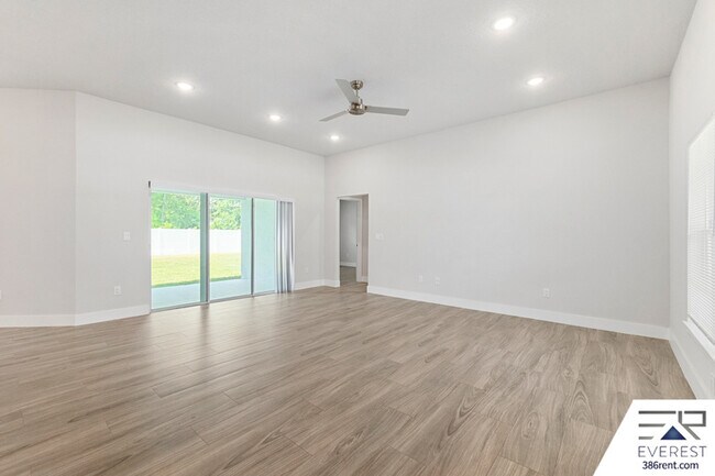 Building Photo - 8 Longview Ln