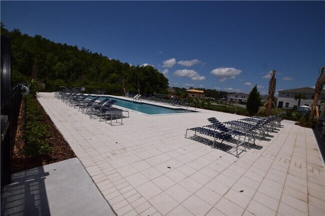 Building Photo - Like New 4/3 Townhome in Gated Community W/ Community Pool