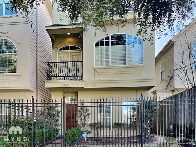 Building Photo - 1609 Summer St
