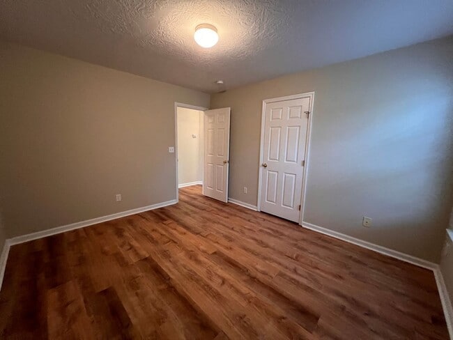 Building Photo - 204 Sand Fox Pl