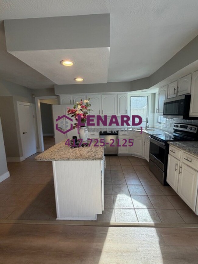 Building Photo - Spacious 3 Bedroom Home!