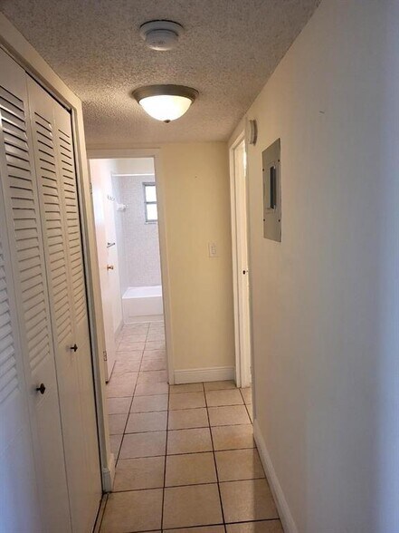 Building Photo - 3000 Riverside Dr
