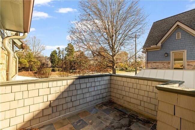 Building Photo - 2125 Cooper Lake Dr SE