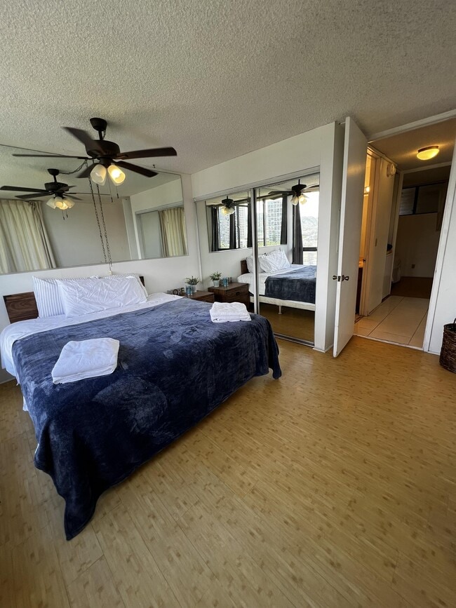 Building Photo - 2121 Ala Wai Blvd