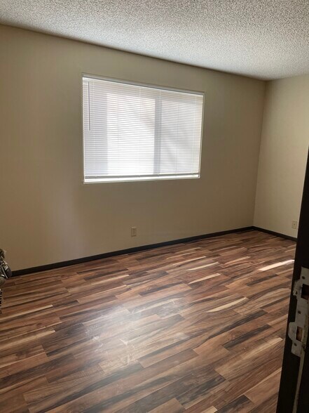 Building Photo - 943 Garfield St