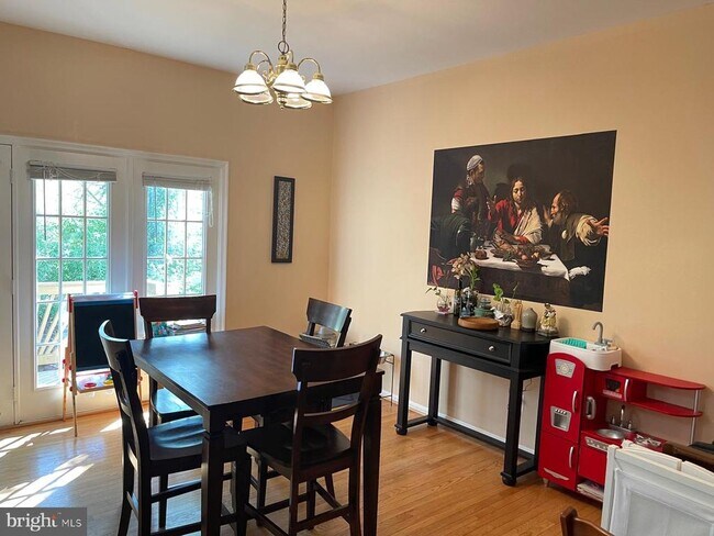 Building Photo - 4129 Trowbridge St