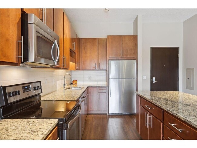 Building Photo - 401 SE Main St