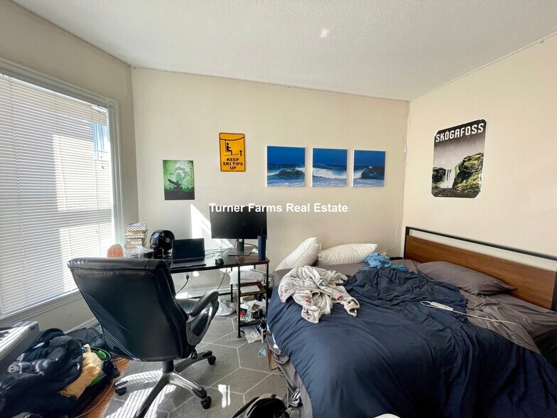 Building Photo - 68 Winchester St