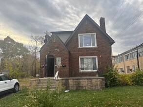 Building Photo - 4714–4716 Devonshire Rd