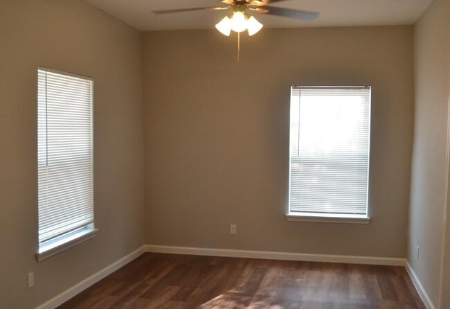 Building Photo - 248 Ray Ave