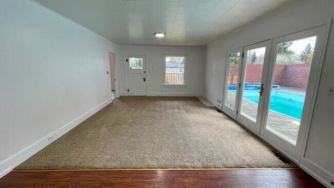 Building Photo - Country Living Home On Over Half An Acre! ...