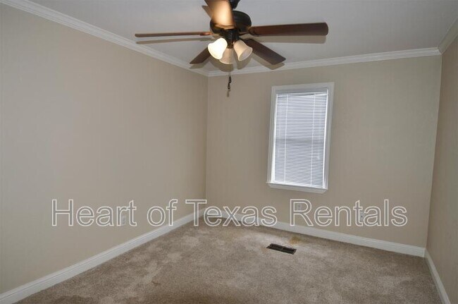 Building Photo - 2821 1/2 Columbus Avenue