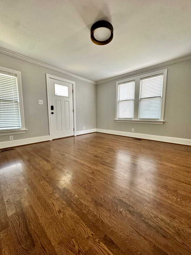 Building Photo - 1817 Knowles St