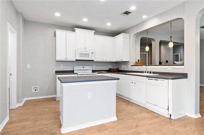 Building Photo - 534 Apricot Dr