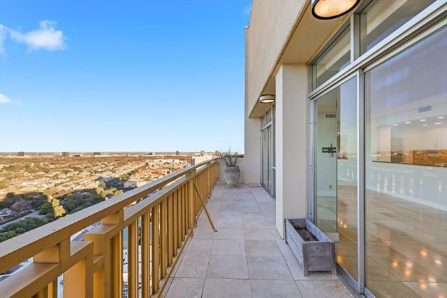 Building Photo - 6211 W Northwest Hwy