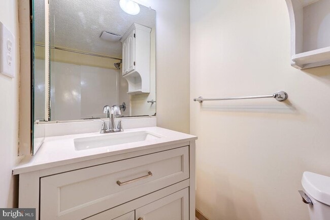 Building Photo - 18304 Swan Stream Dr