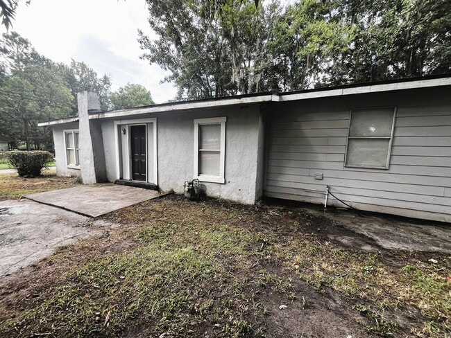 Building Photo - 815 Davis Ave