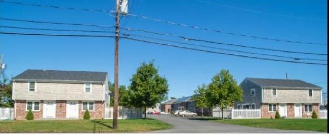 Building Photo - 64 Center St