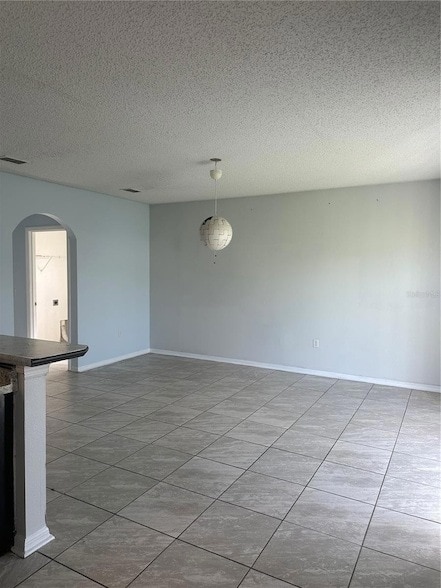 Building Photo - 712 Parrot Ct
