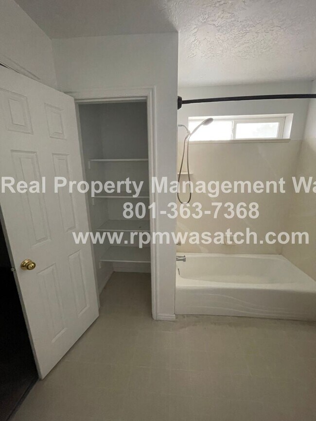 Building Photo - Perfect Multi Level home in West Vally City Utah