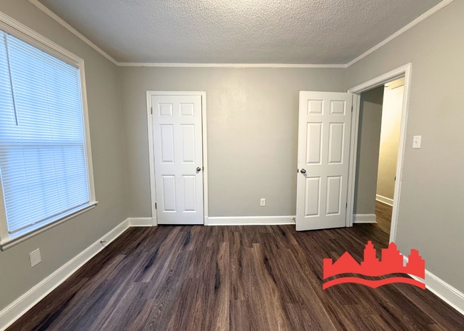 Building Photo - Introducing our fully renovated 2BR/1BA ho...