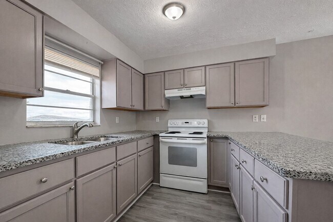 Building Photo - 1718/1720 SW Santa Barbara PL