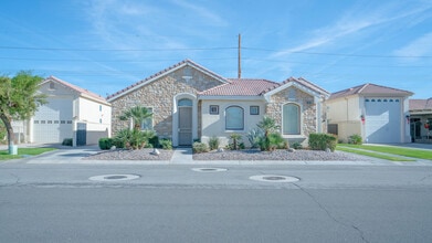 Building Photo - 49142 Barrymore St