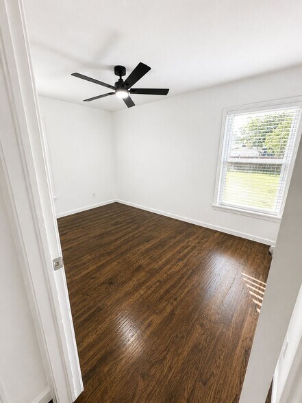 Building Photo - 2065 Farola Dr